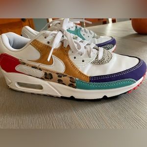 Nike Air Max Sneakers. Minimal wear. Size 9.5